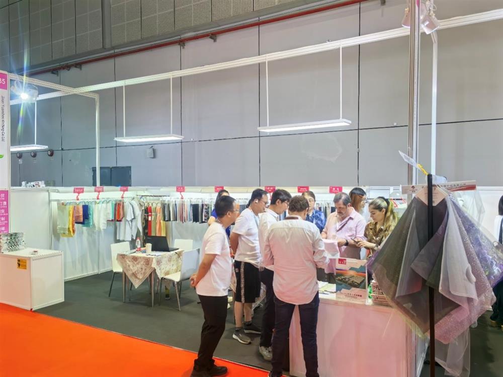 以科技綠色鏈接紡織商機(jī)！元首針織亮相2025中國國際紡織面料及輔料（秋冬）博覽會(huì)