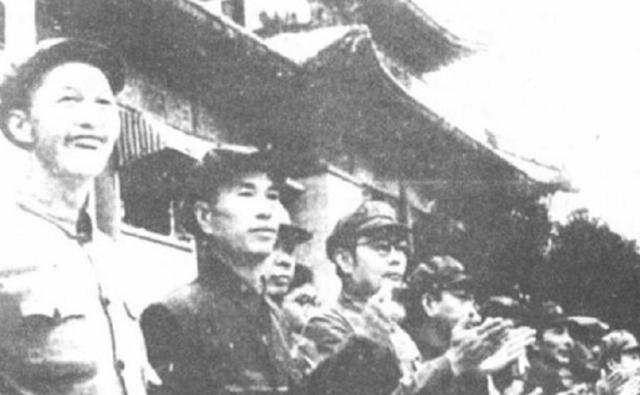 1949年邓华收到失散22年儿子的信件，邓华：没想到和我在同一战线