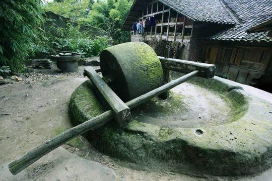 小山村连着大都市