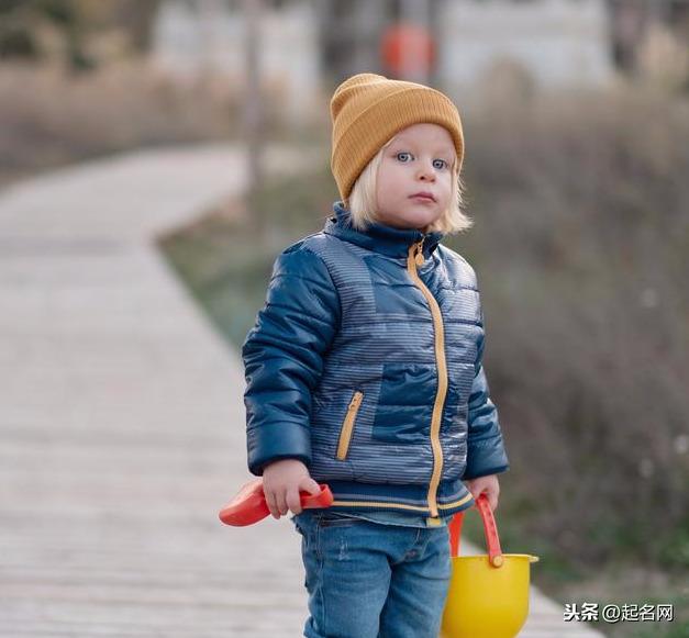 清爽阳光的温暖男孩名，个个都帅气又撩人