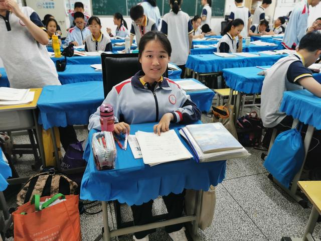 太暖了！郑州一中学专门为轮椅女孩装电梯