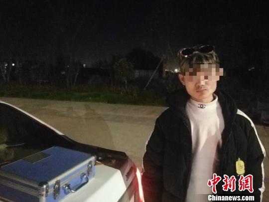 男子无证酒驾被查：本命年过了怎么还没转运