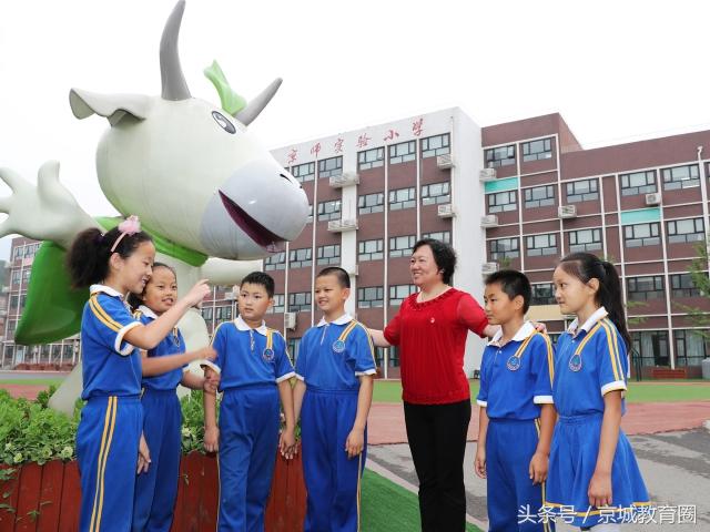 六一嗨翻天！京城中小学吉祥物首次大集合，最萌祝福送给你