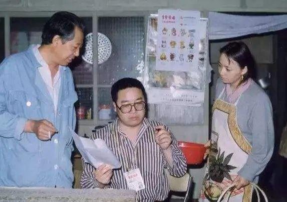 《东北一家人》20年，演员差距悬殊，2位配角离世，小龙套成大腕