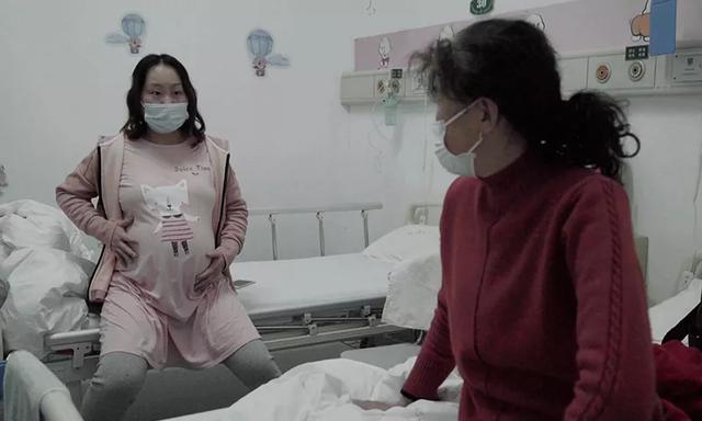 武汉产妇丈夫被隔离，独自生育，给女儿起名「一一」寓意万物复苏