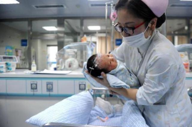 孩子出生取名王奈，却被护士打错，结果妈妈更开心：就它了