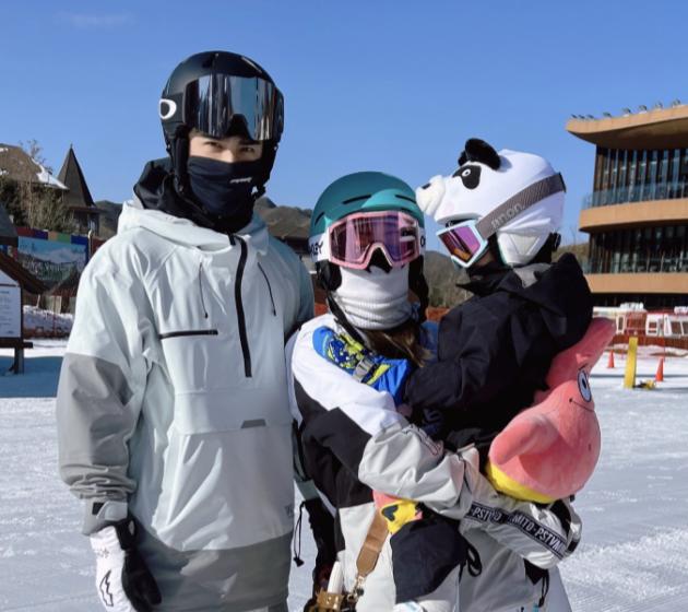 2021年8位女神生下星二代小公主，个个含着金钥匙，星妈基因强大