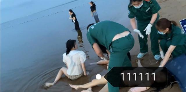 凌晨四点，3名醉酒女海滩遇险，17岁少年救人牺牲，如何评价？