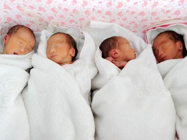 四胞胎宝宝出生，父母为取名发愁，爷爷一口气“贡献”四个好名字