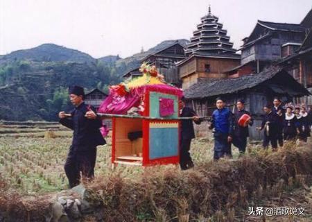 生孩子外祖母起名，敬酒不喝揪耳朵