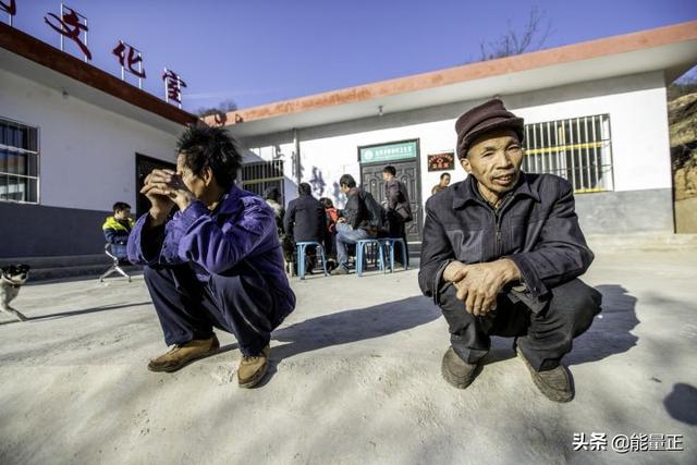 好奇农民现在的样子，我去了重点扶贫的农村