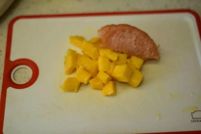 「五块辅食」简单一炒，做出好吃的宝宝辅食—柚子蜜萝卜，果断收藏了！