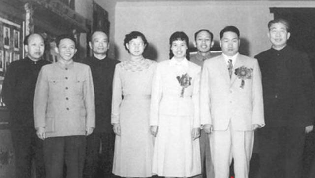 毛泽东共10个子女，长子朝鲜牺牲，3个孩子下落不明，2个至今在世