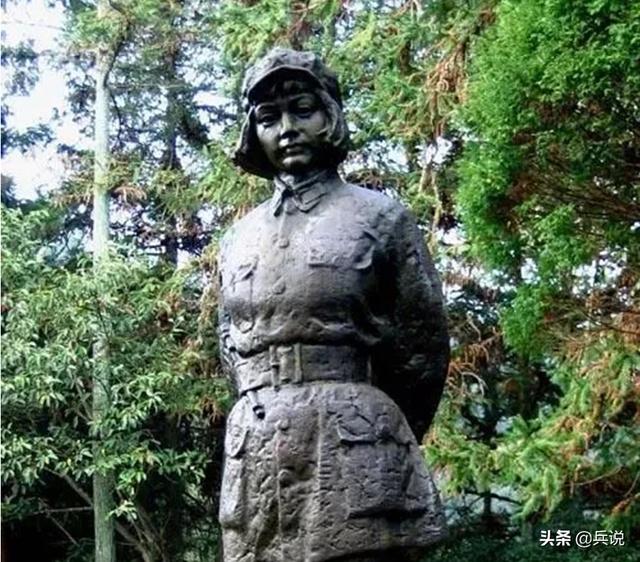 井冈山“双枪女将”康克清，长征“女司令”，55年为何没授衔？