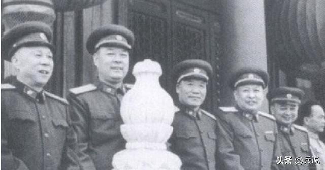 1955年授衔，念错开国中将姓名，出现戏剧一幕，总理单独补授