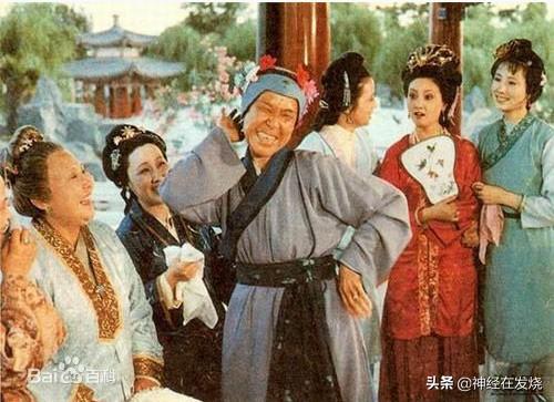 《红楼梦》：王熙凤为什么会喜欢刘姥姥，还让她给女儿取名字？