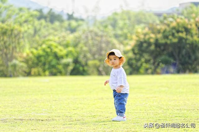 志向高远的男宝宝名字精选 向着成功勇往直前