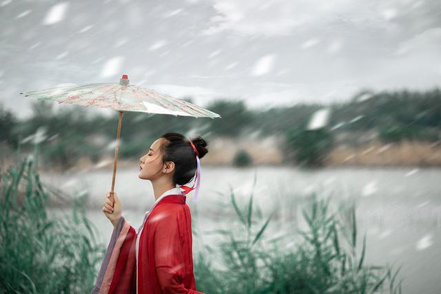 从“花”中寻得的女子芳名，文艺清新不失美好，寓意一生花好月圆