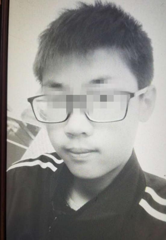 甘肃14岁少年被同学围殴致死 据称是“因为一个耳机”