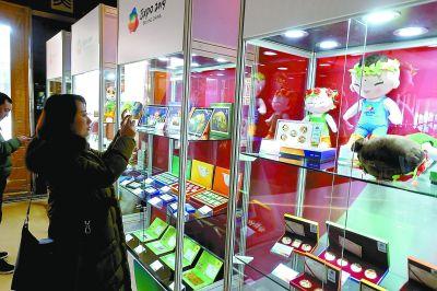 北京世园会推出200余款特许商品 环保文具颇为亮眼