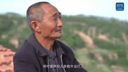 “怀孕还来扶贫，是来镀金的吧！”为走访农户，她35码的脚硬生生走成了37码……