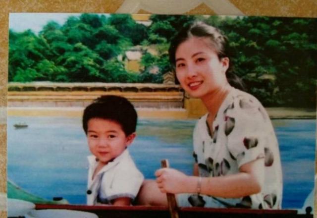 坚强母亲张雪霞：儿子被拐丈夫抑郁自杀，25年后才知：网友是儿子