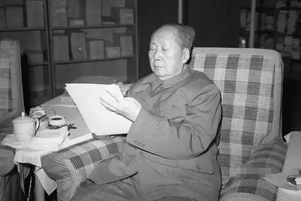 72年李讷生娃后，希望父亲接济8000元，毛主席心疼：也给李敏8000