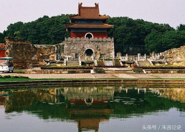 湖北一个县级市，名字是明朝一皇帝钦定，曾经与北京同一个级别