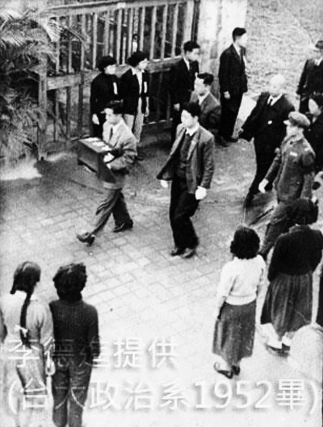 他与胡适绝交，跟鲁迅反目，怼遍民国文化圈，但其实很温柔