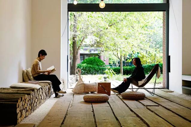北京市区200㎡的家，没有床和沙发，客厅就是花园