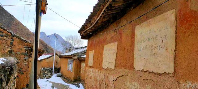 山西一个偏僻的小山村，发现很多毛主席语录，这些语录你还记得吗