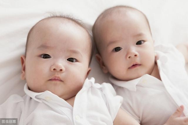 双胞胎下月就要生了，跪求给宝宝取个好名字，网友们亮出绝招吧