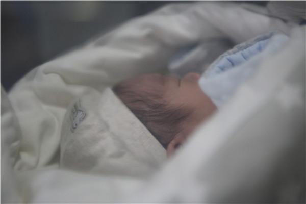 湖南第一批20后宝宝出生了，第一名是一位叫麦兜的女宝宝