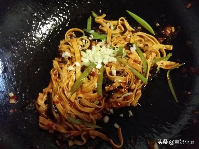 小暑热，此菜一上桌，家人胃口大开，特下饭，隔三差五就嚷着要吃