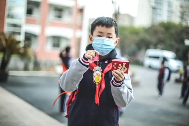 “神兽”归笼，“犇”赴未来！快来看看开学潮中有没有你家娃的笑脸