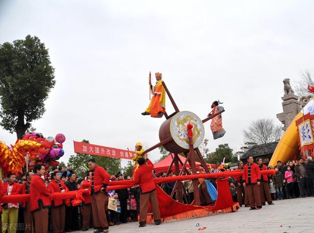 巨大的古祠，书写着“永慕”二字，很有深意