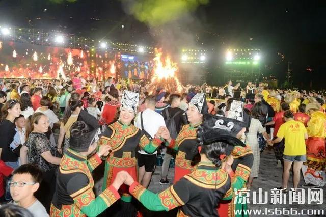 【全域旅游】“清凉夏日·燃情火把” 不断擦亮大凉山文化旅游品牌