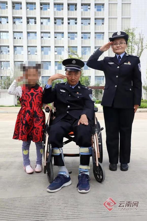 云南临沧：她用16年爱的坚守让“植物人”警察丈夫重生