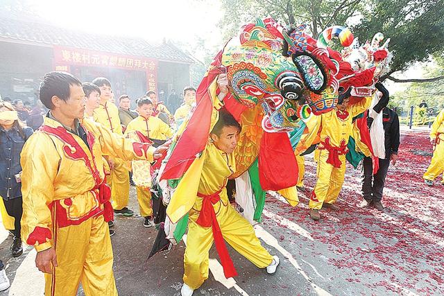 仲恺陈江东楼村：两公里古墙围出城堡 百年榕树见证兴衰