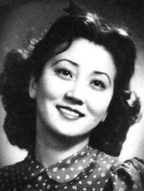 日本护士嫁给中国将军，婚后生下一女家喻户晓，女婿更是举世闻名