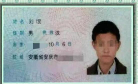 “刘”姓爸爸给孩子取名真的绝了，老师看后表示：根本叫不出口