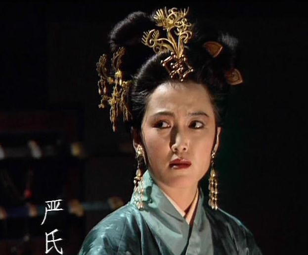94版《三国演义》美女集锦，十五个角色分三档，两位世纪女神
