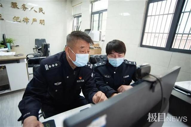 流浪老汉突然晕倒街头，民警一查：失踪21年，身份让人吃惊