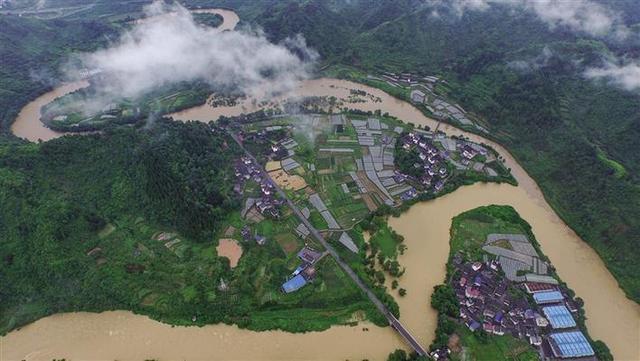 在回首处相逢——“馥约湘西·重走大师路”系列报道之三