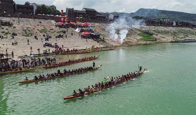 在回首处相逢——“馥约湘西·重走大师路”系列报道之三