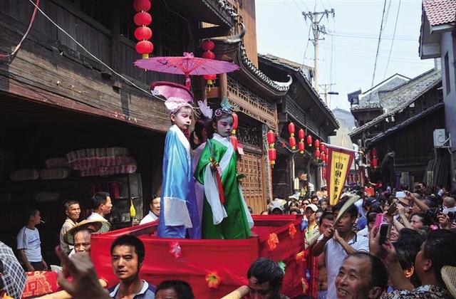 在回首处相逢——“馥约湘西·重走大师路”系列报道之三