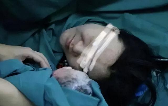 2015年，西安43岁母亲把子宫移植给女儿，4年后，诞下一健康男婴