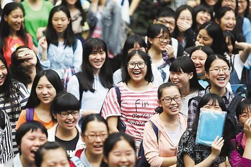 名字惹的祸，小学生名字103画考试急哭，女大学生因名字无法保研