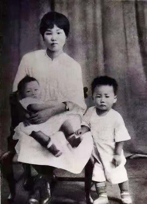 2007年毛岸青在北京逝世，病逝前嘱咐邵华：我要和妈妈葬在一起