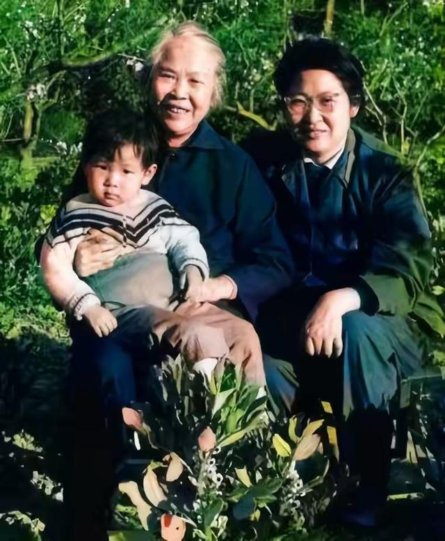 72年李敏二胎，把女儿照片寄给爸爸起名，毛主席：把我的东字给她